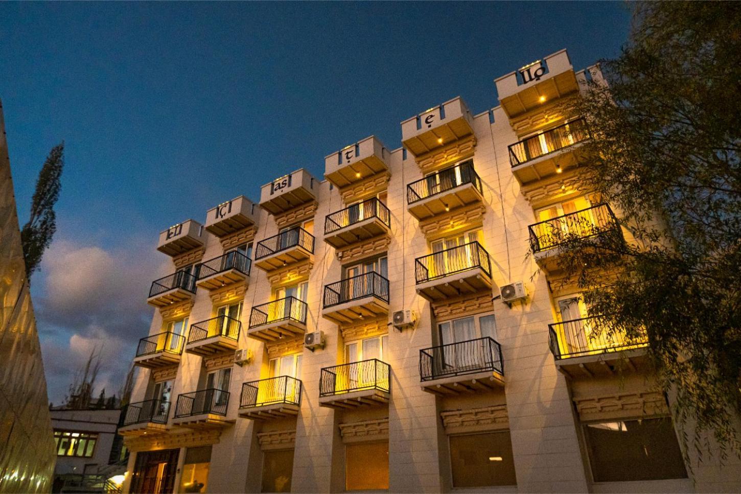 Hotel El Castello Лех Экстерьер фото