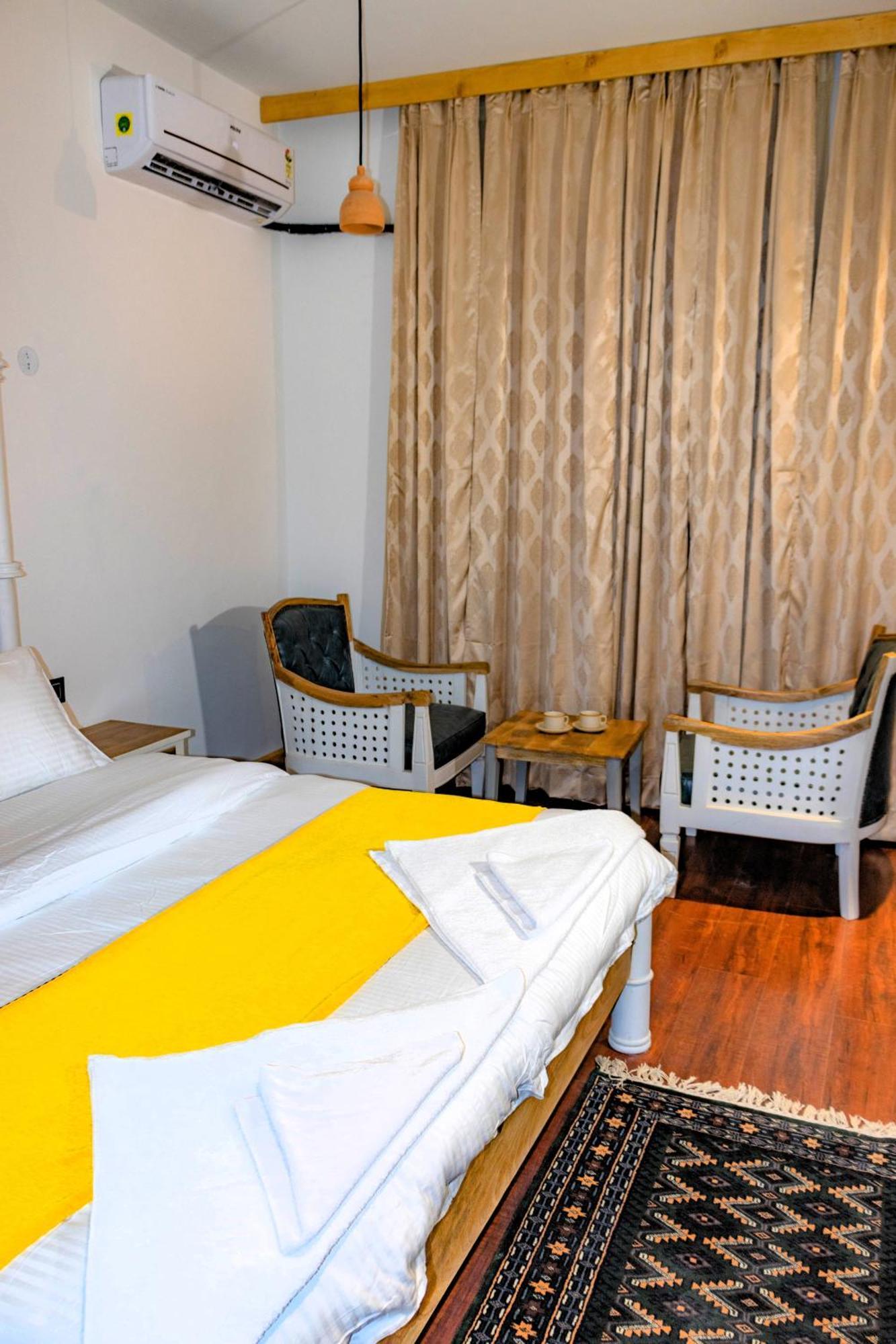 Hotel El Castello Лех Экстерьер фото